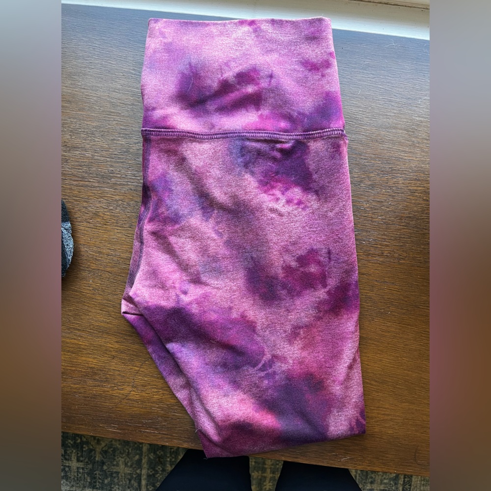 Size XL FLEO El Toro 25” leggings in Ruby Smoke